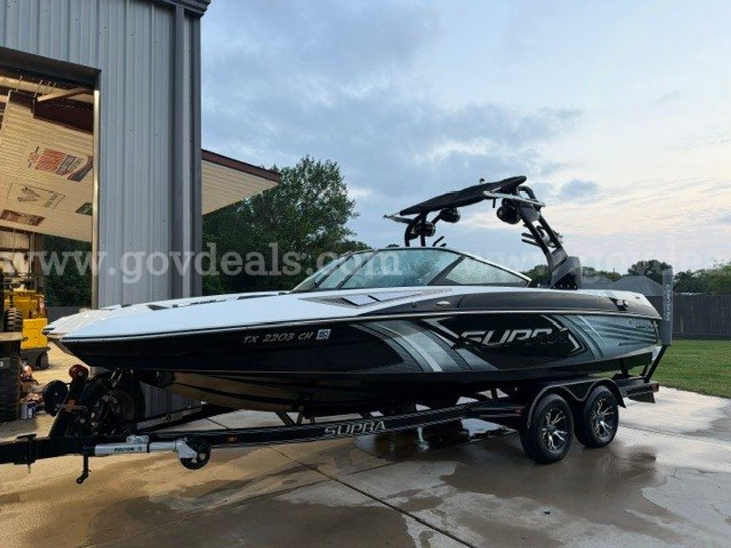 2014 Supra SA350 Ski Boat