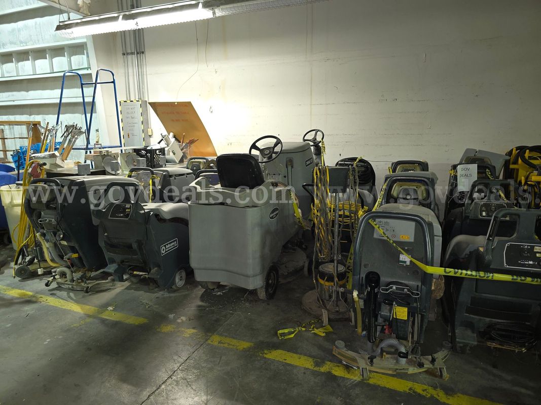 JANITORIAL MACHINES, 15 VARIOUS EQUPMENT ITEMS
