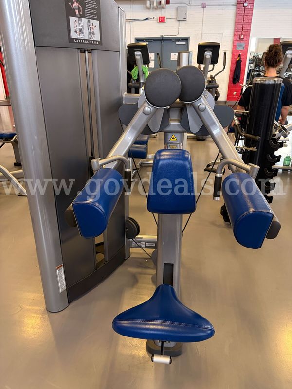 LATERAL RAISE MACHINE