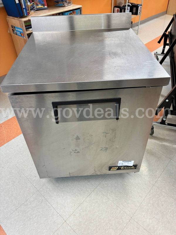 True TWT-27 Worktop Refrigerator In Good Condition