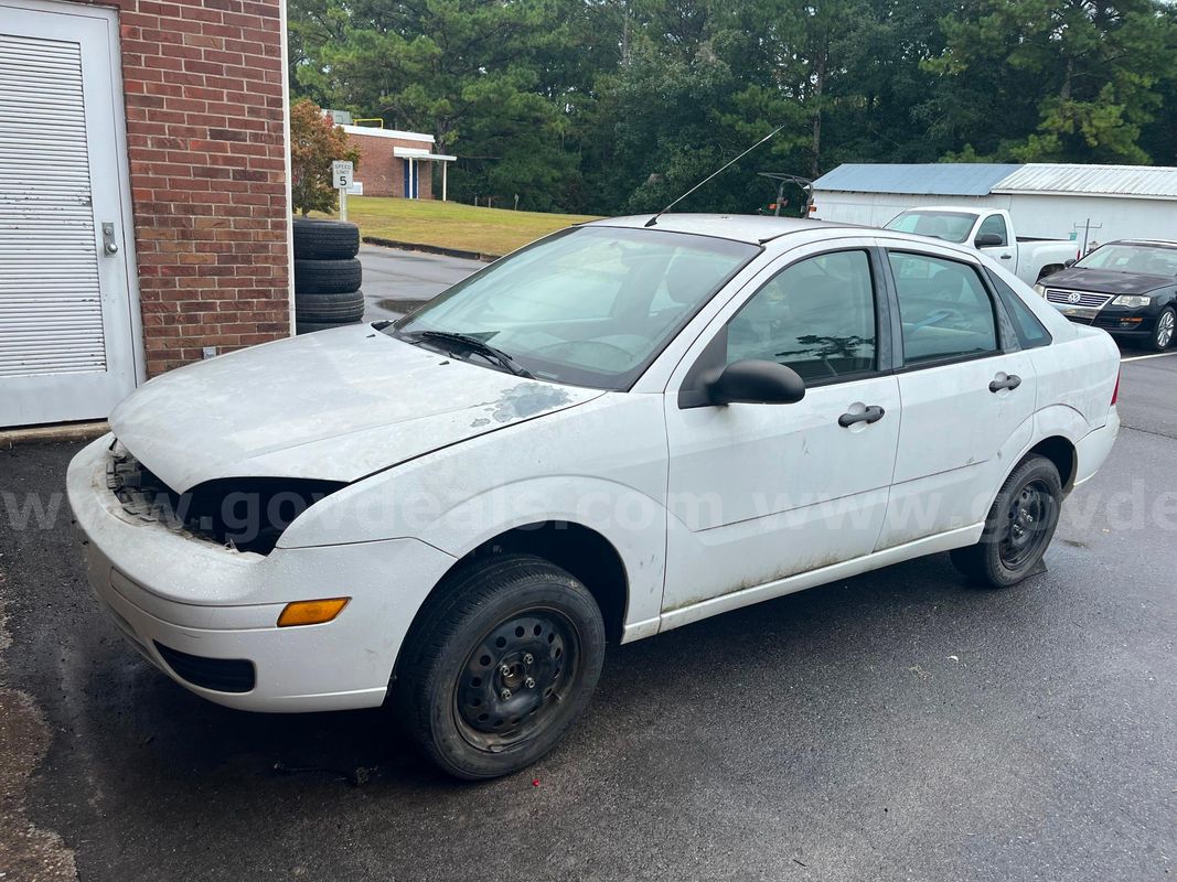 *SCRAP 2006 FORD FOCUS NO ENGINE OR TRANSMISSION NO TITLE