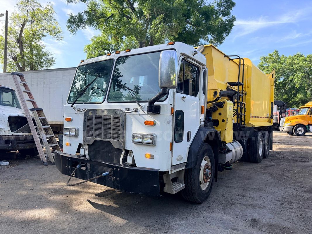 2018 Peterbilt 320 Scorpion Side Load Garbage Truck