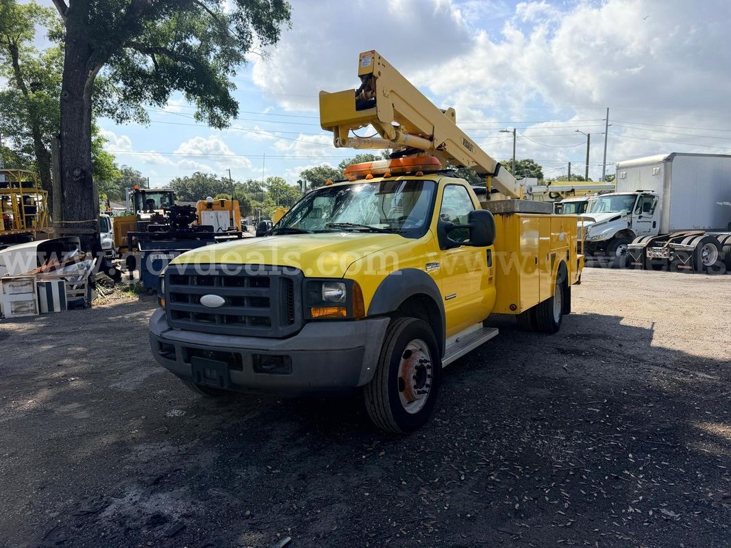 2005 Ford F-550 XL SD Bucket Truck