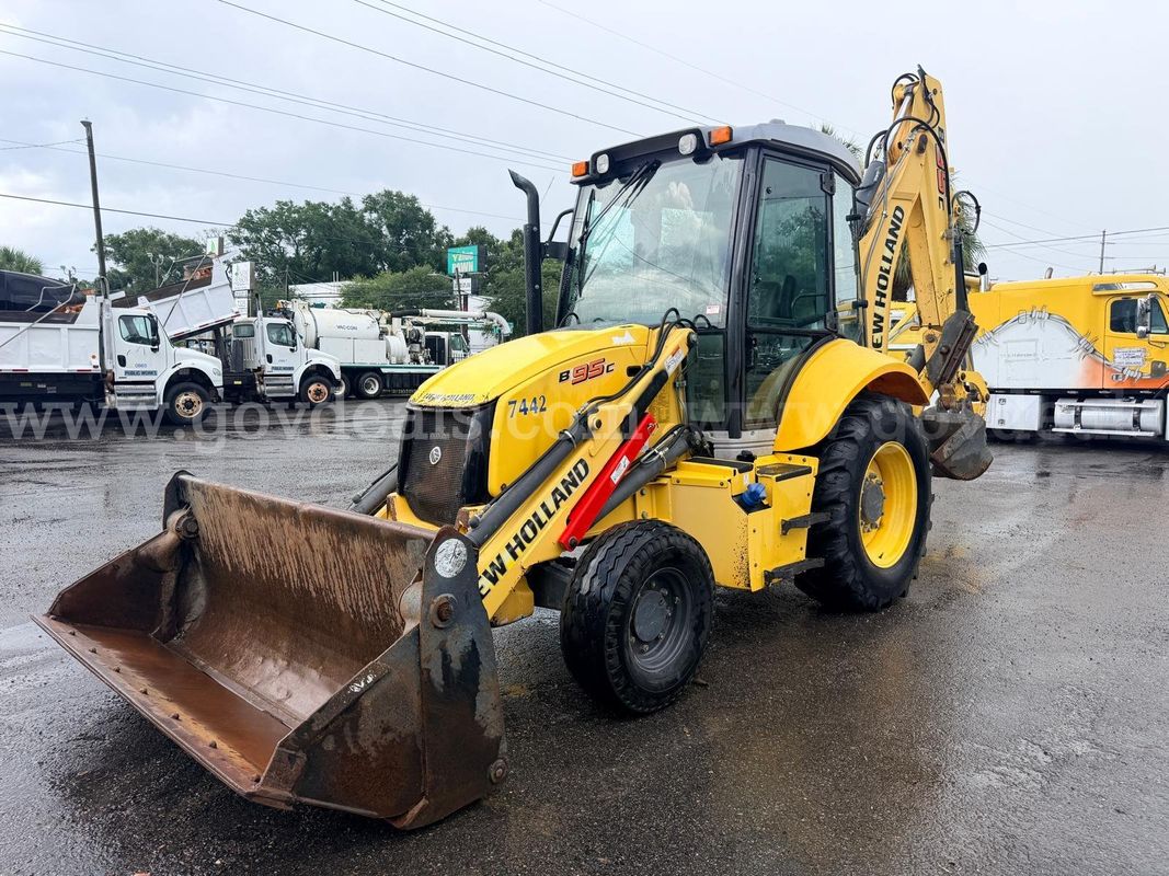 NEW HOLLAND B95C Loader Backhoe