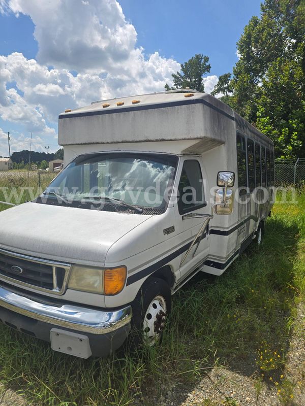2005 Ford Econoline E-450 25 Passenger Bus **Low miles**