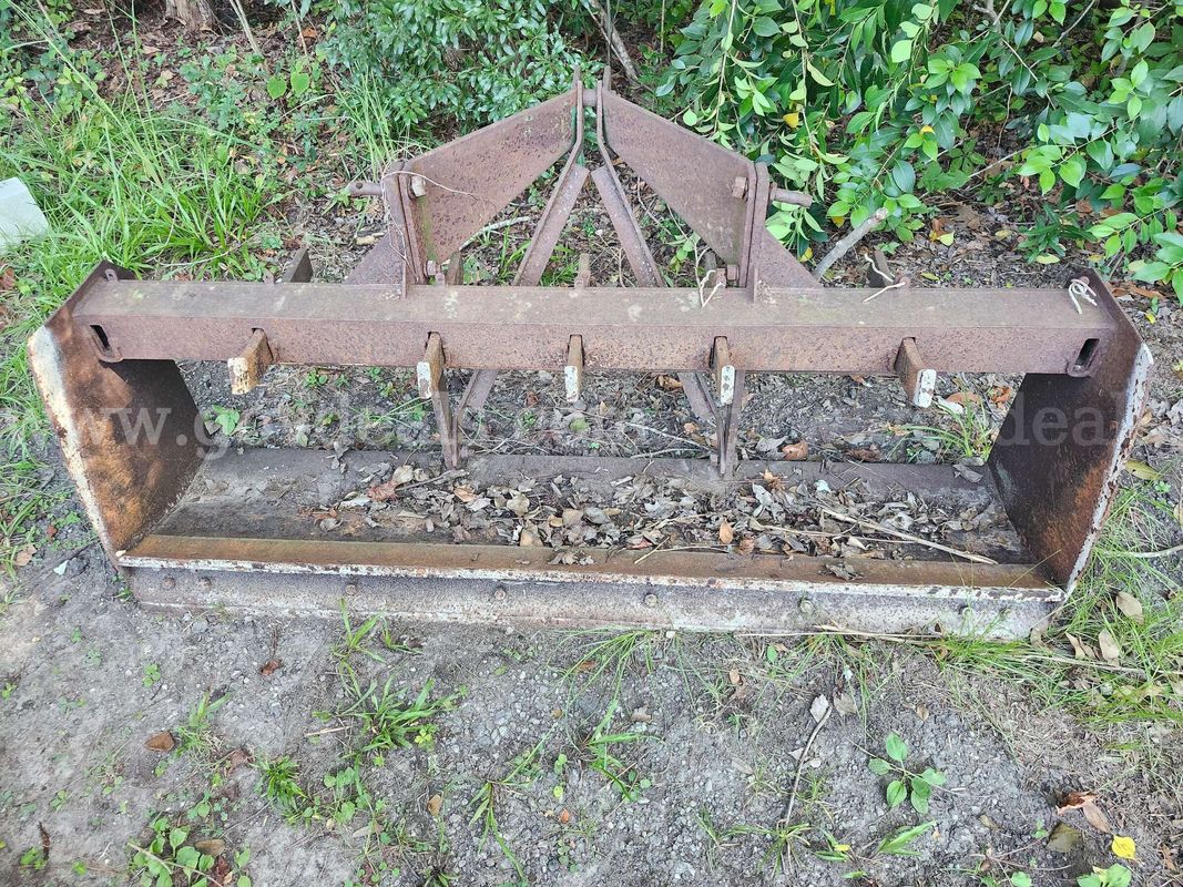 BOX BLADE ATTACHMENT