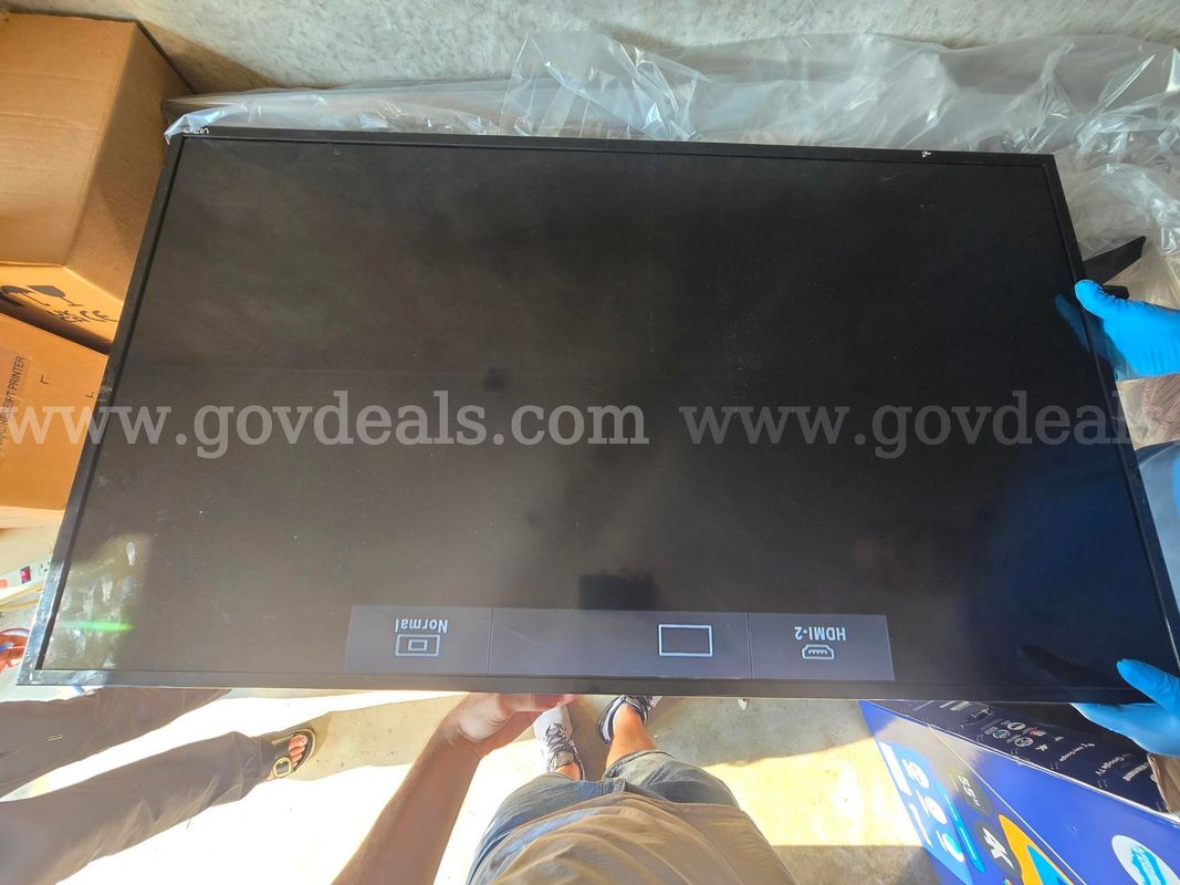 Lot of 9 LCD TVs