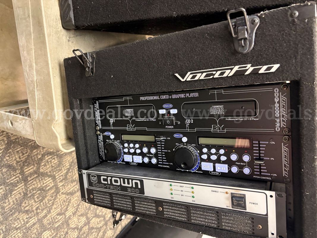Fender P-250 Speakers with controller and VOCOPRO CDG-8000 Pro Control Unit