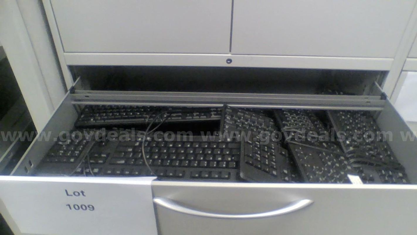 Lot of a drawer-ful of wired keyboards