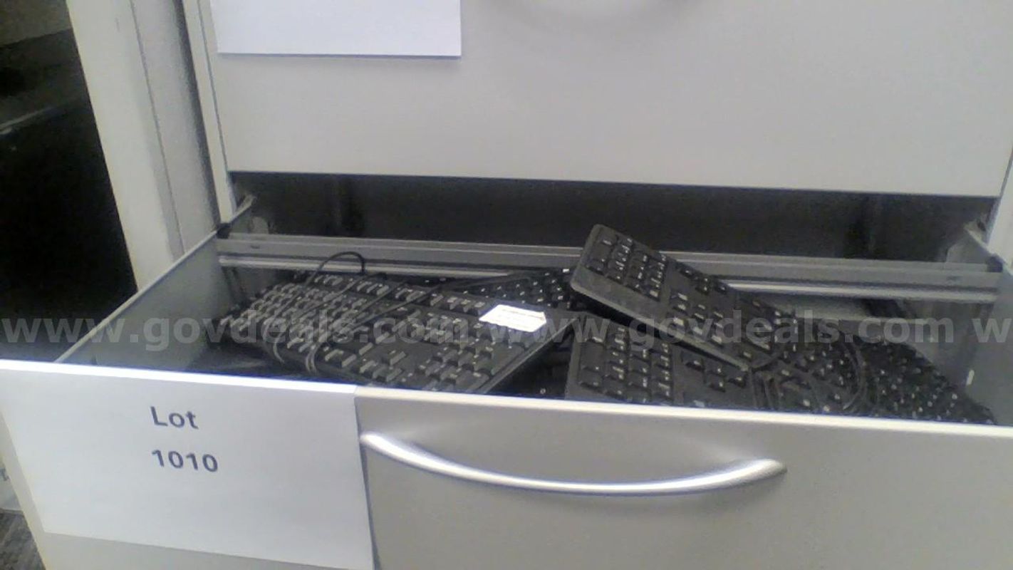 Lot of a drawer-ful of wired keyboards