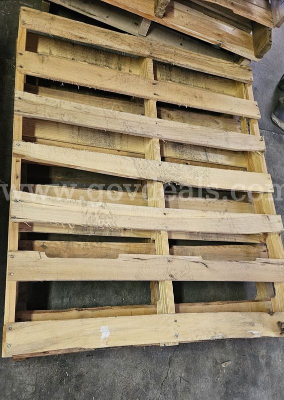 Lot of 20 Wood Pallets