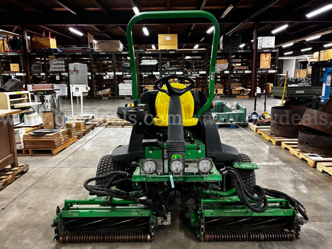 John Deere 7200 Trim Mower