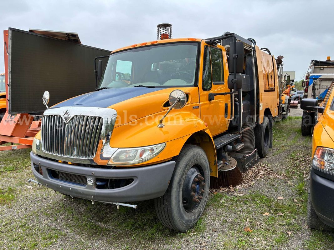 2008 Schwarze A8000 - Street Sweeper