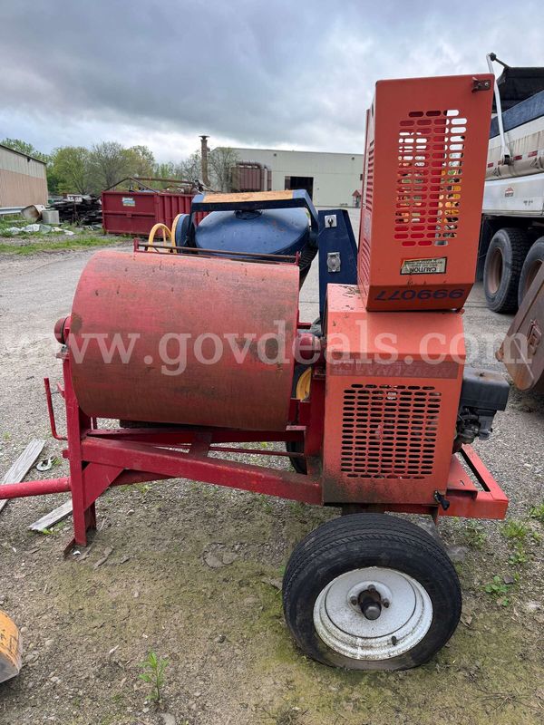 2000 Whiteman WM700 Concrete Mixer 10 Cu. Ft.