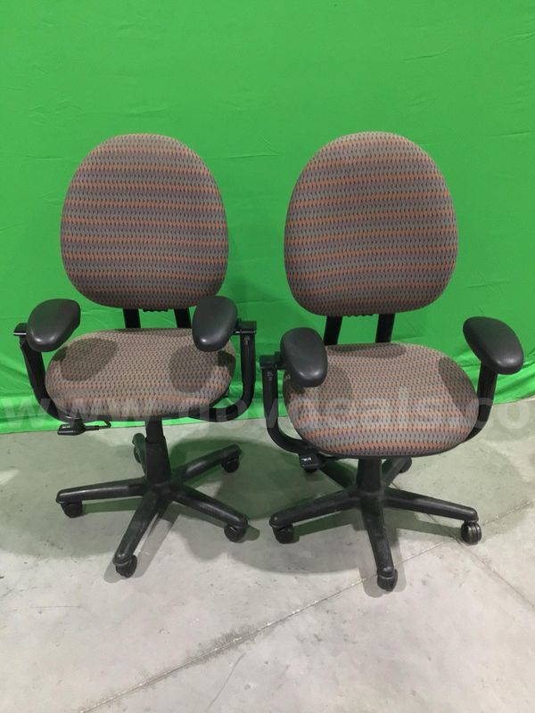 Lot of (2) Rolling Office Chairs