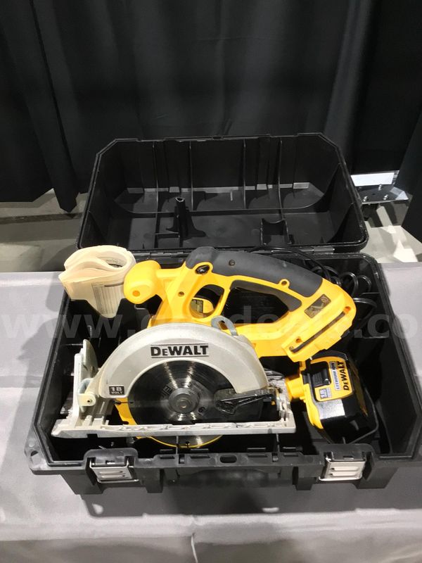 Dewalt Cordless Saw with Battery and Charger