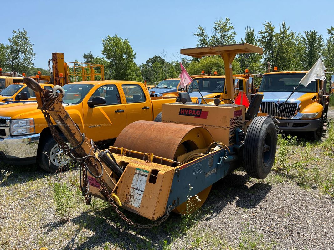 2000 HYPAC Vibratory Smooth Drum Roller with Sun Canopy