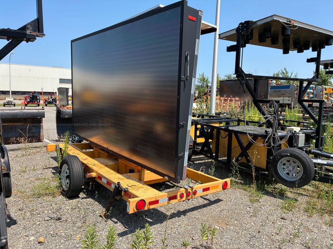 Ver-Mac PCMS 1500C Portable Message Sign Trailer with Surveillance Camera (Parts Only)