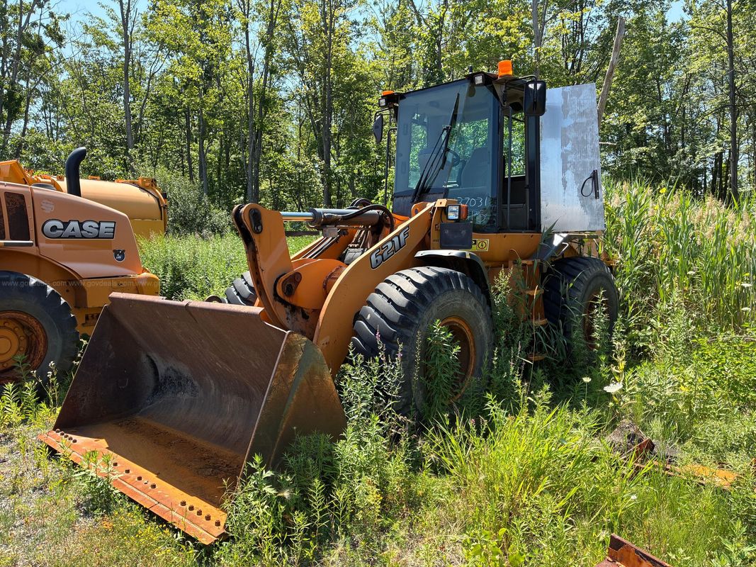 2012 Case 621F Wheel Loader with Front-Mounted Bucket
