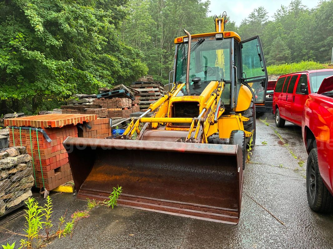2000 New Holland 555E Bucket Loader and Backhoe