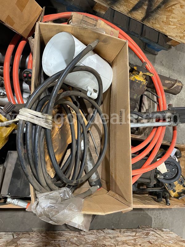 Lot of Hydraulic Parts (Parts Only)