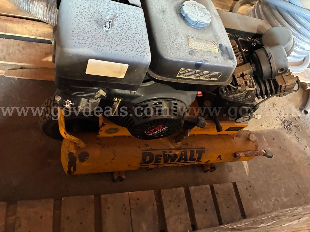 DeWalt D55271 Wheelbarrow Air Compressor with Honda GX160 5.5HP Engine