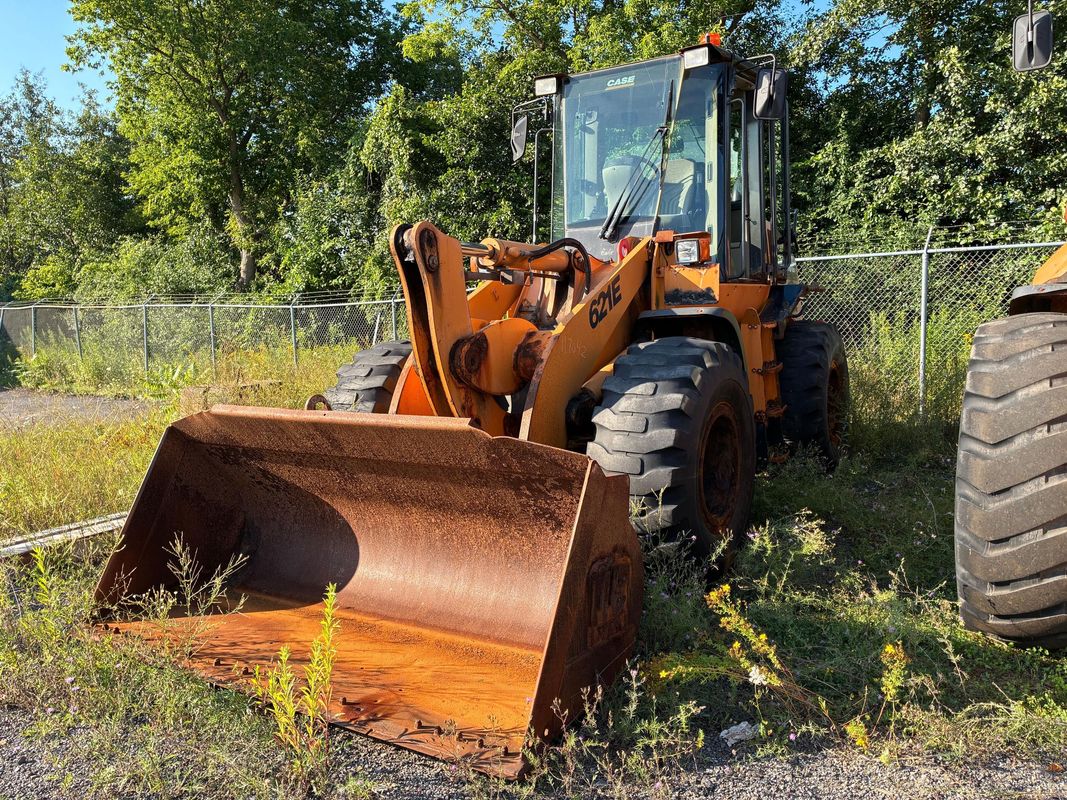 2011 Case 621E Wheel Loader with Enclosed Cab and Front Bucket