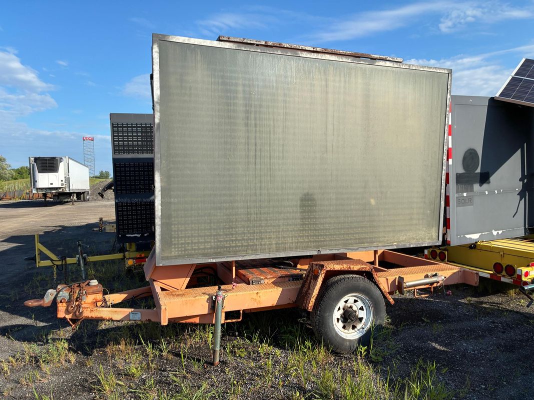 2002 Ver-Mac PCMS 1500 Trailer Mounted Message Board