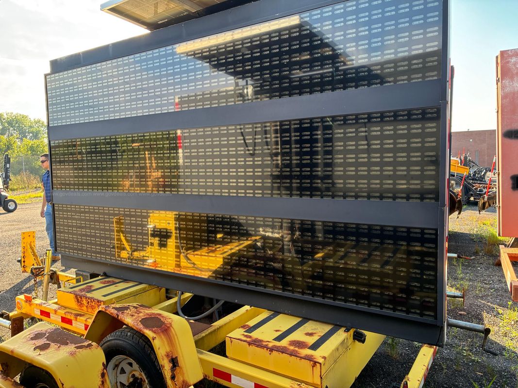 2007 AMSIG Solar Powered Portable Variable Message Sign Trailer