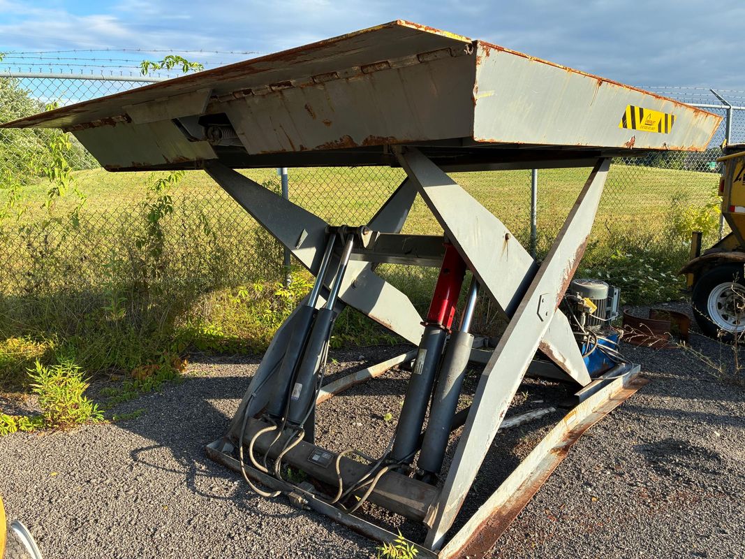 Pentalift 20F9614420 Hydraulic Scissor Lift Table with 20,000 lb Capacity