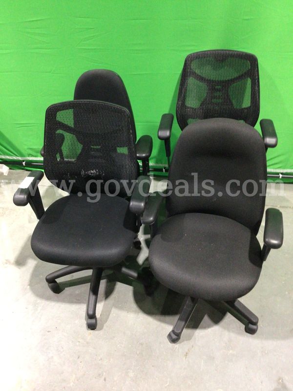 Lot of (4) Rolling Office Chairs