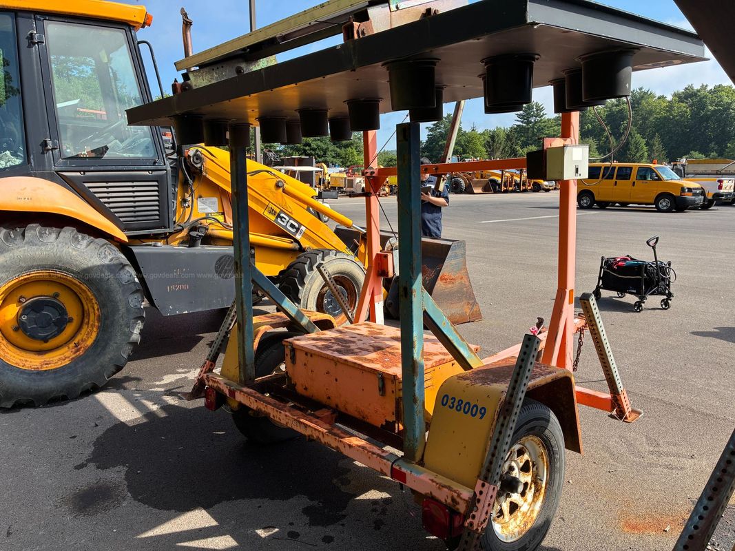 Wanco Solar Powered 15-Lamp LED Arrow Board Trailer