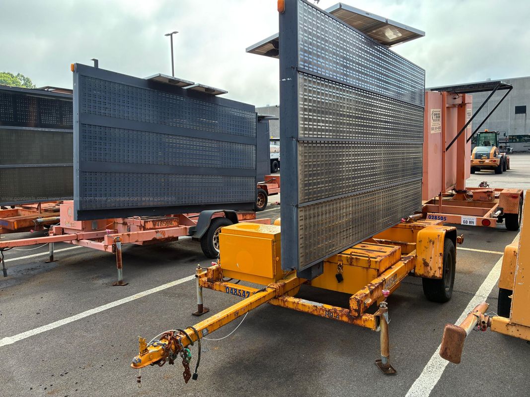 2004 AMSIG PVMS CMST333 Solar-Powered Message Trailer