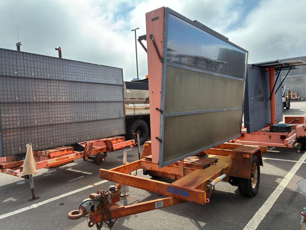 2002 Ver-Mac PCMS 1210 Solar Powered Sign Trailer