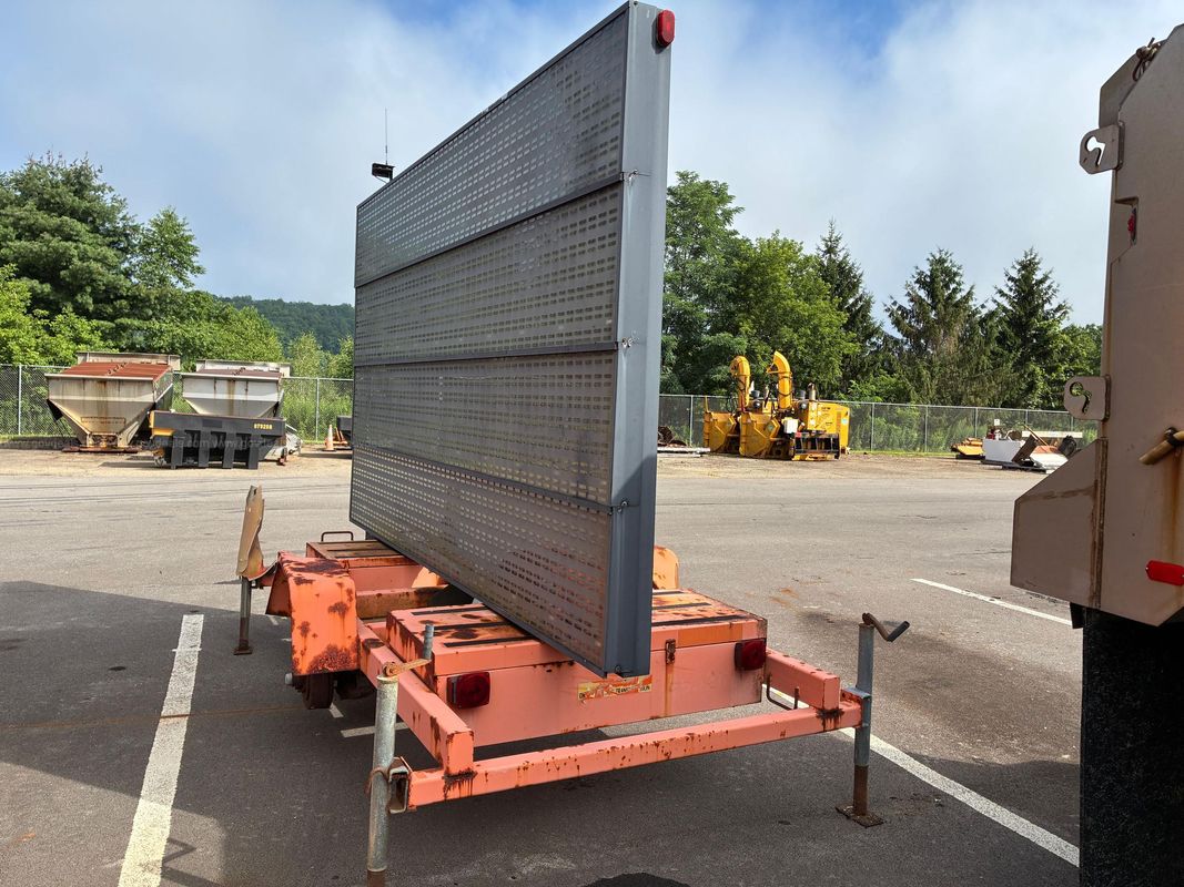 2004 AMSIG CMST333 Portable Sign Trailer