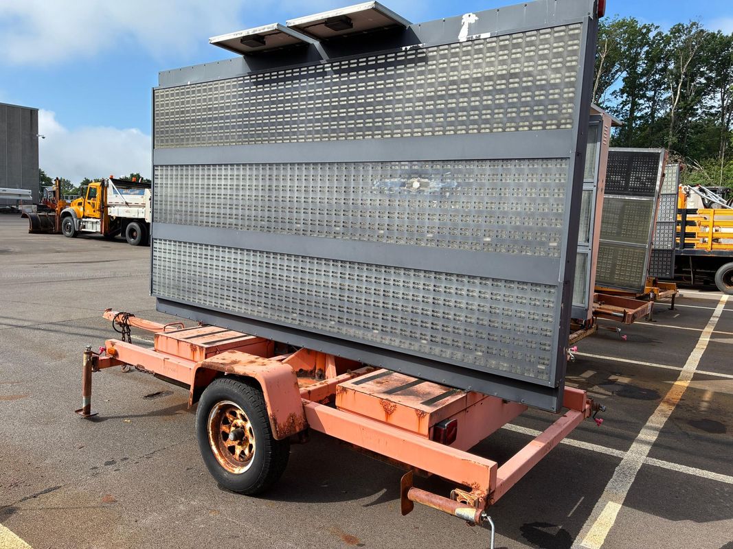 2004 AMSIG CMST333 Solar-Powered Portable Variable Message Sign Trailer