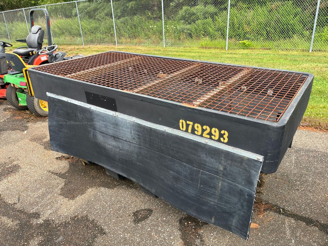 Handy Road Maintenance Spreader Attachment with Steel Mesh Grate