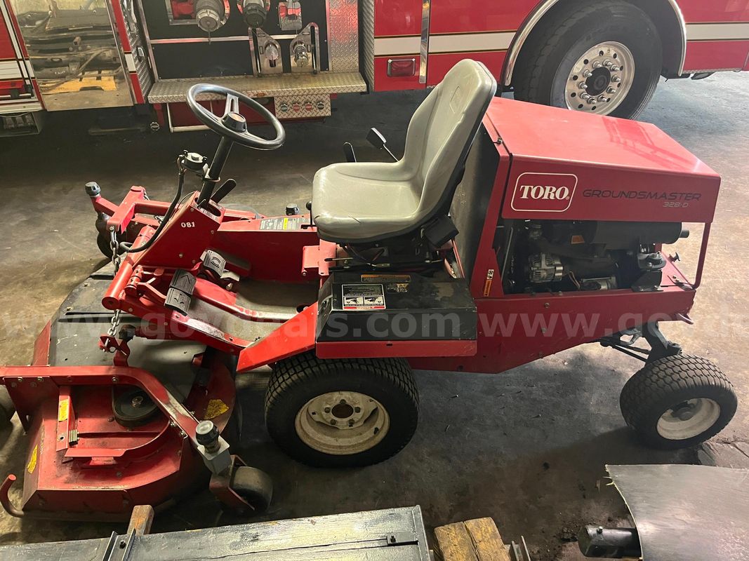 Toro Groundsmaster 328 D With Snow Blower
