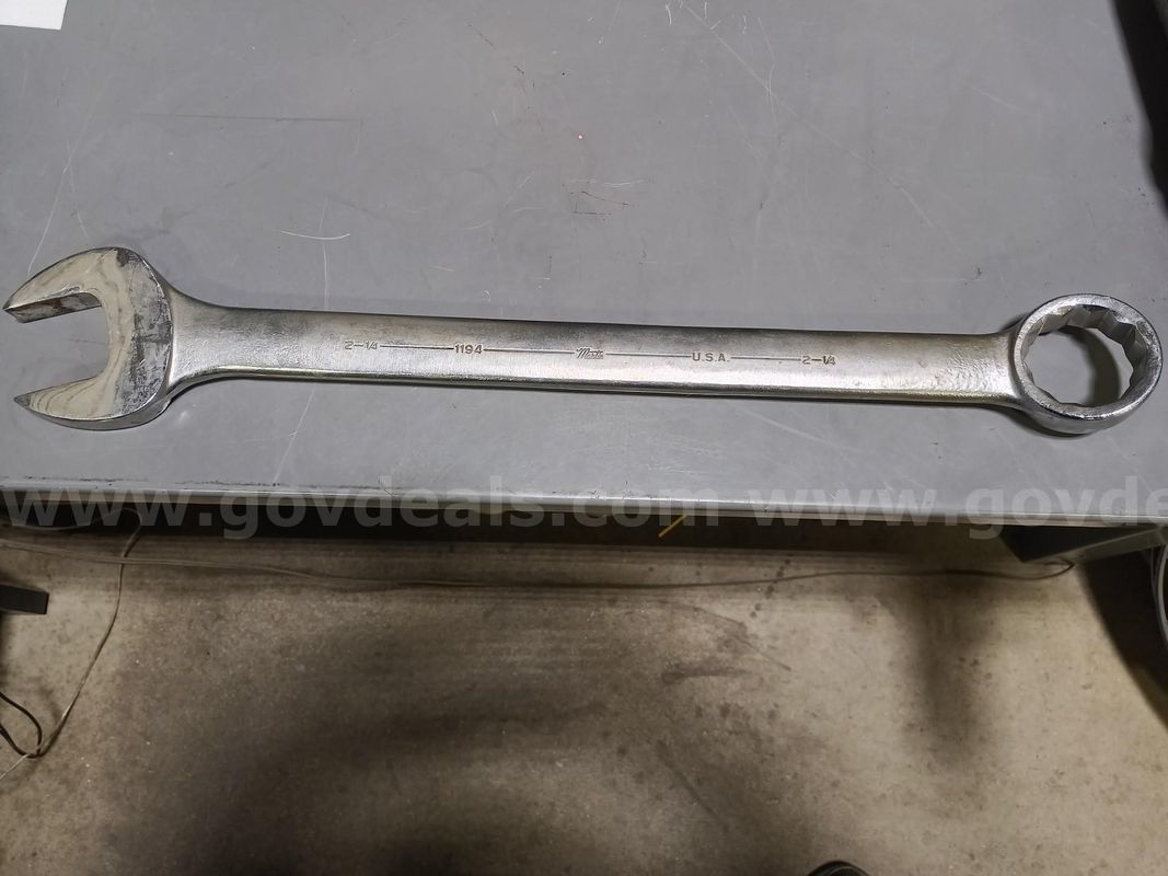MARTIN 2-1/4 1194 WRENCH USED GOOD