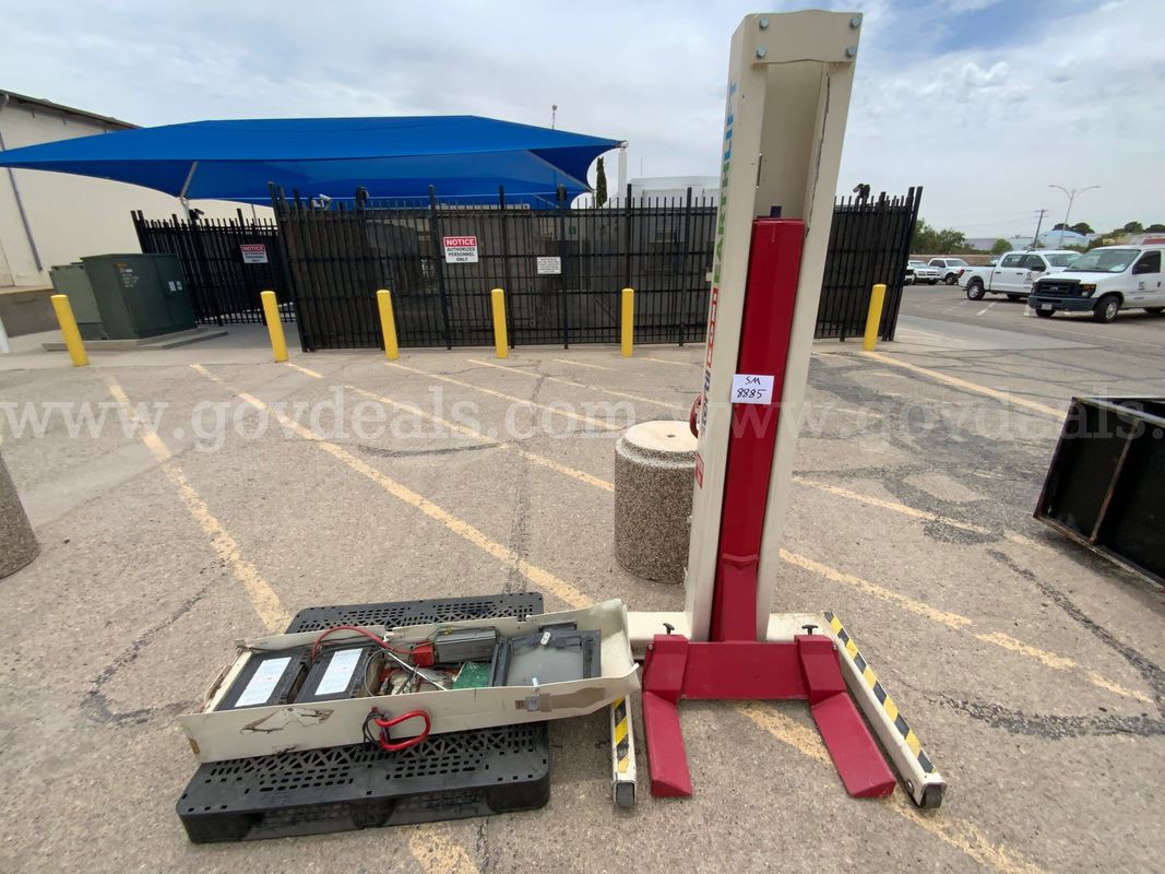 USED SCRAP VEHICLE LIFT