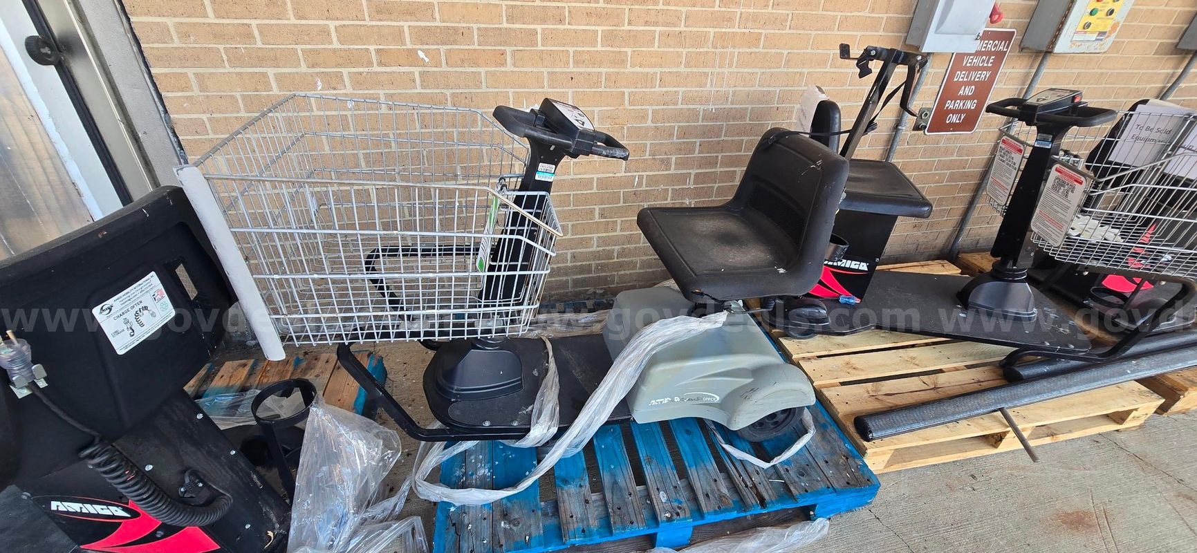 12 ea. 2019,2021 Amigo Smart Shopper Motorized Shopping Cart