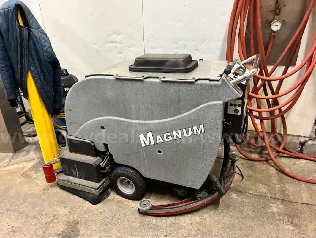 2010 Magnum 34-D Scrubbing Machine