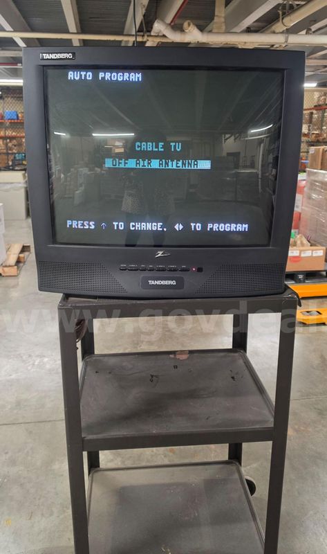 2002 Tandberg Data Inc H27d44dt VTC Monitor/TV