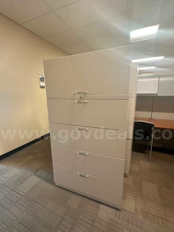 Lot of 2 Lockable Lateral File Cabinets, 5 shelf
