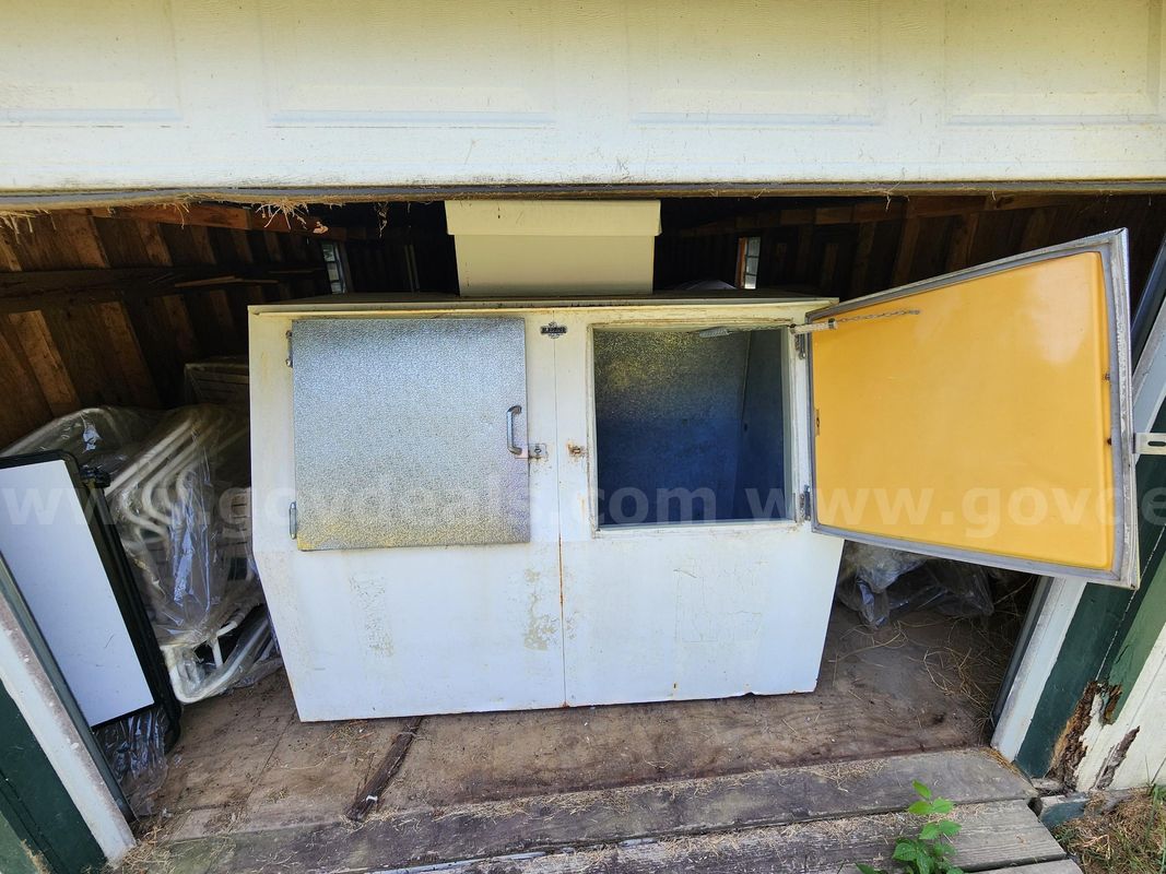 Ice Holder Chest
