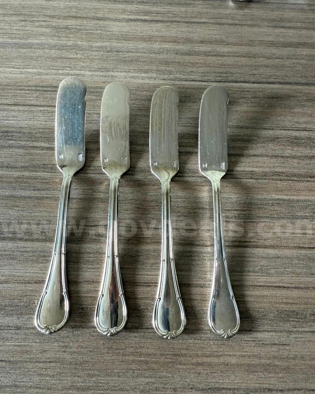 Mixed Silverware Set (1 Lot: 100 Table Knives; 100 Butter Knives; 100 Forks; 150 Spoons)
