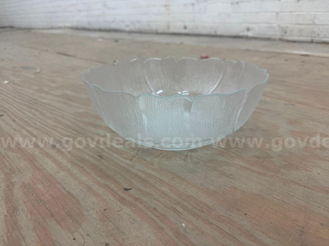 Glass Serving Bowls (1 Lot of 8)