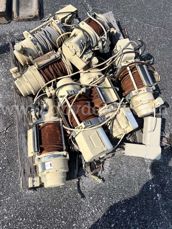 HMMWV Winches