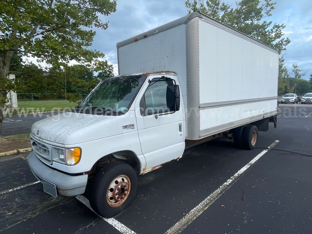 1997 Ford Econoline Box Truck w/Liftgate