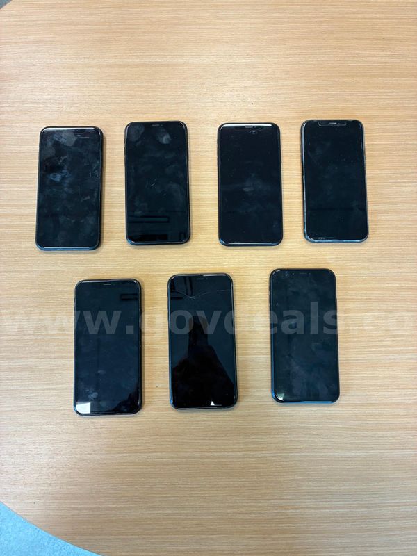 Lot of 7 Damaged iPhone XR - 64 GB